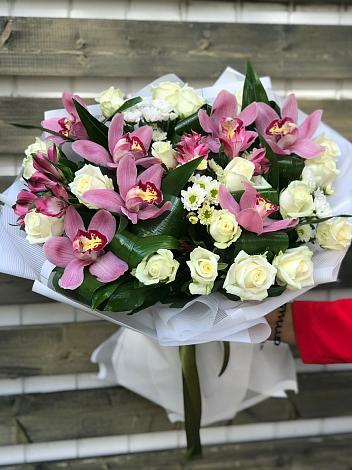 Букет цветов из: Розы и Хризантемы в Трубичино