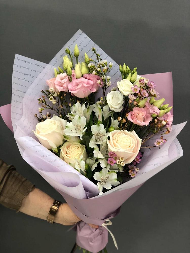 Букет цветов из: Альстромерии, Розы и Лизиантусы в Трубичино