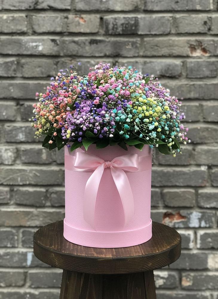 Цветочная композиция из Гипсофила и Розы в шляпной коробке в Трубичино