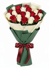Букет Микс из красных и белых роз в Трубичино
