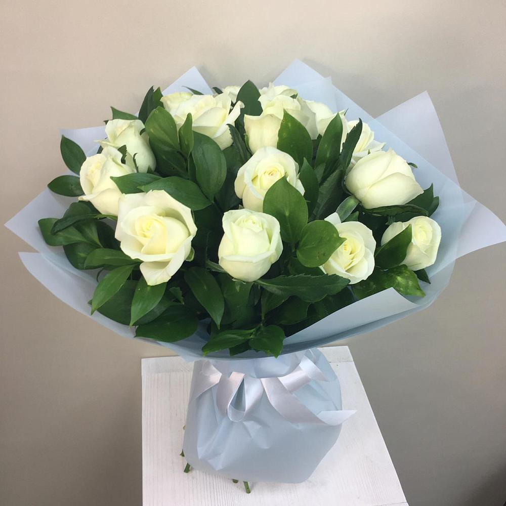 Букет 15 Белых роз Проуд в Трубичино