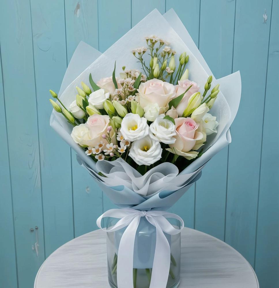 Букет цветов из: Розы и Лизиантусы в Трубичино