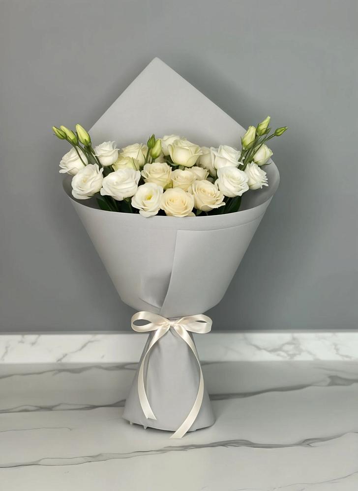 Букет цветов из: Розы и Лизиантусы в Трубичино