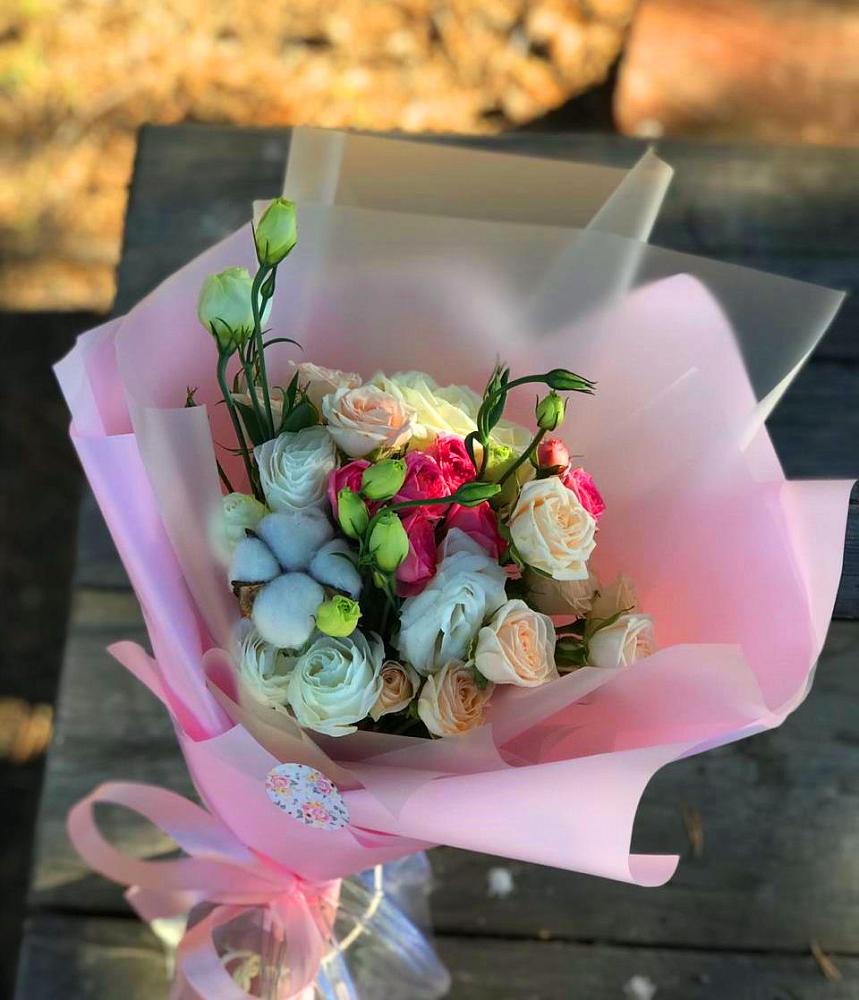 Букет цветов из: Розы и Лизиантусы в Трубичино