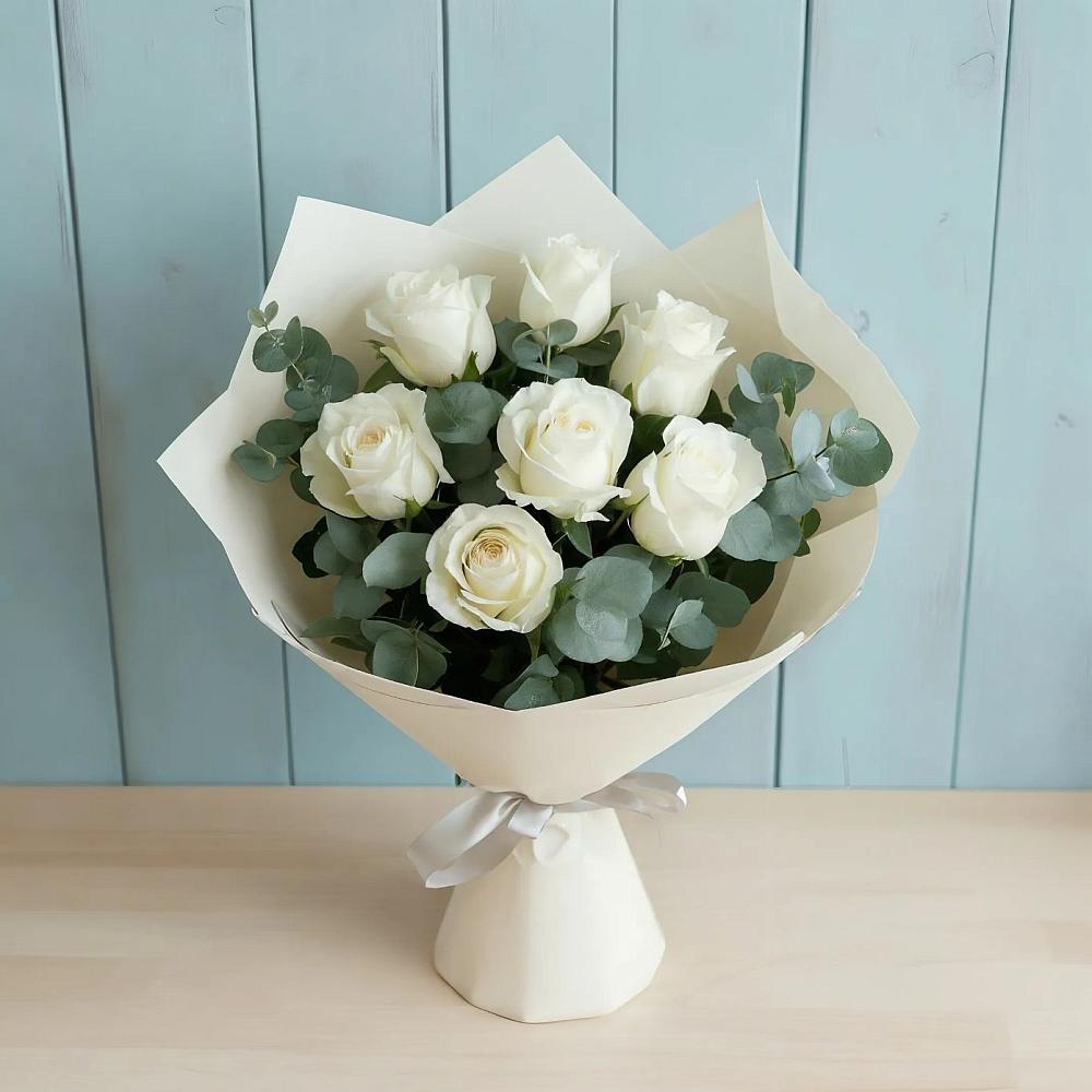 Букет Белые розы в Эвкалипте в Трубичино