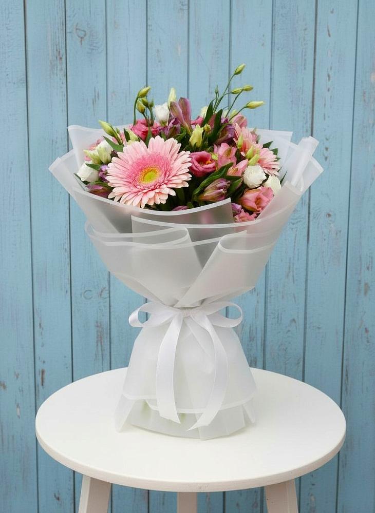 Букет цветов из: Герберы, Альстромерии и Лизиантусы в Трубичино