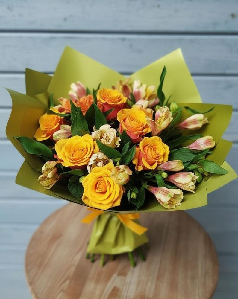 Букет цветов из: Альстромерии и Розы в Трубичино
