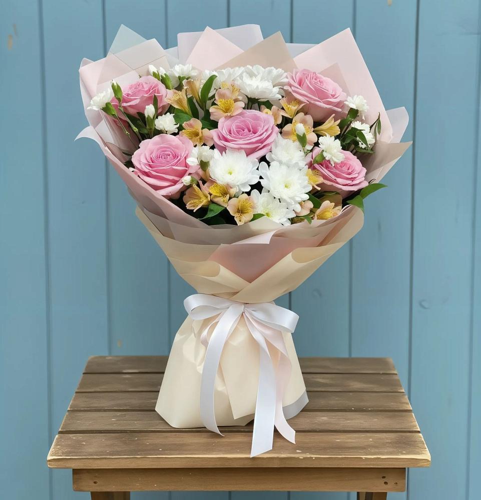 Букет цветов из: Гвоздики, Орхидеи и Розы в Трубичино