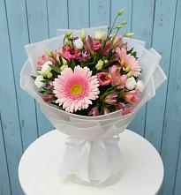 Букет цветов из:  Герберы, Альстромерии и Лизиантусы в Трубичино