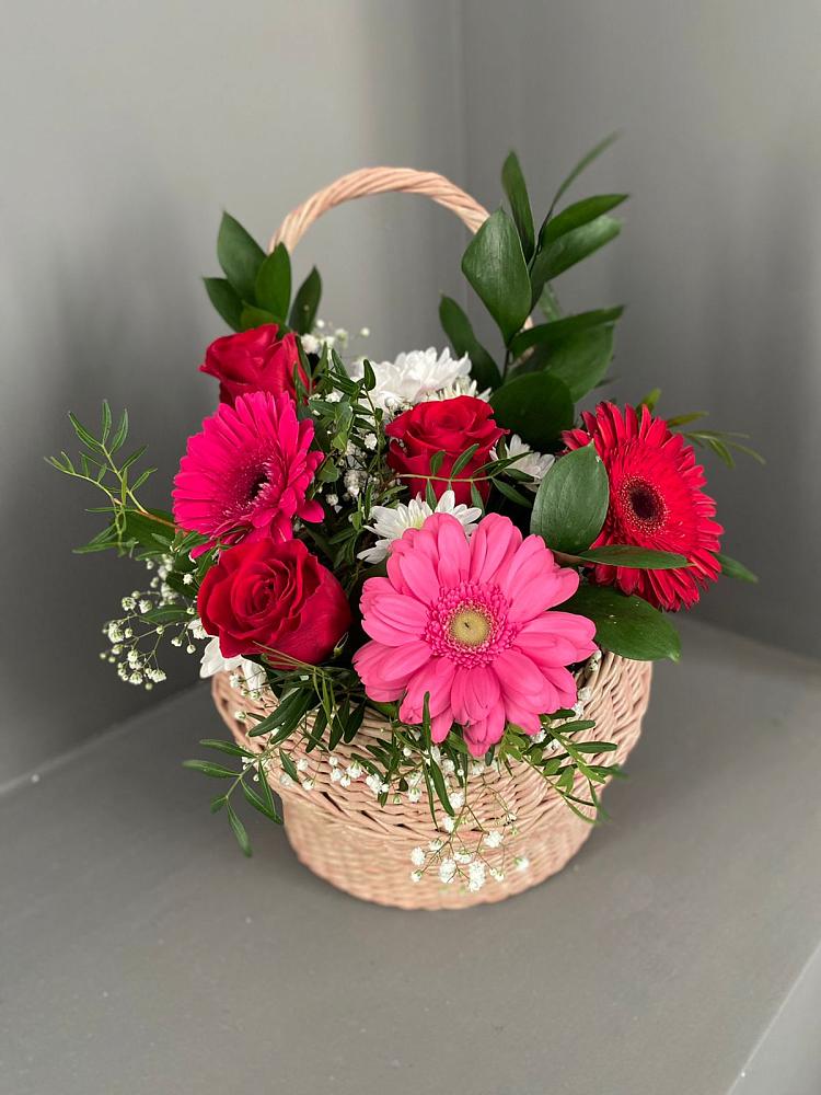 Цветочная композиция из Розы, Хризантемы и Герберы в корзине в Трубичино