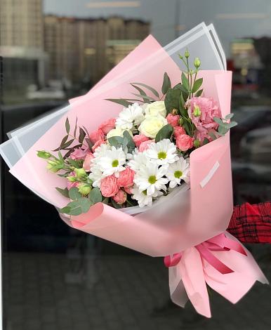 Букет цветов из: Розы, Лизиантусы и Хризантемы в Трубичино
