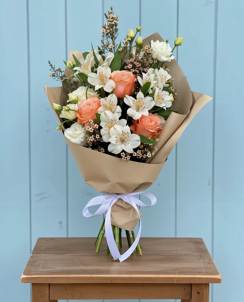 Букет цветов из: Альстромерии, Лизиантусы, Розы и Хризантемы в Трубичино