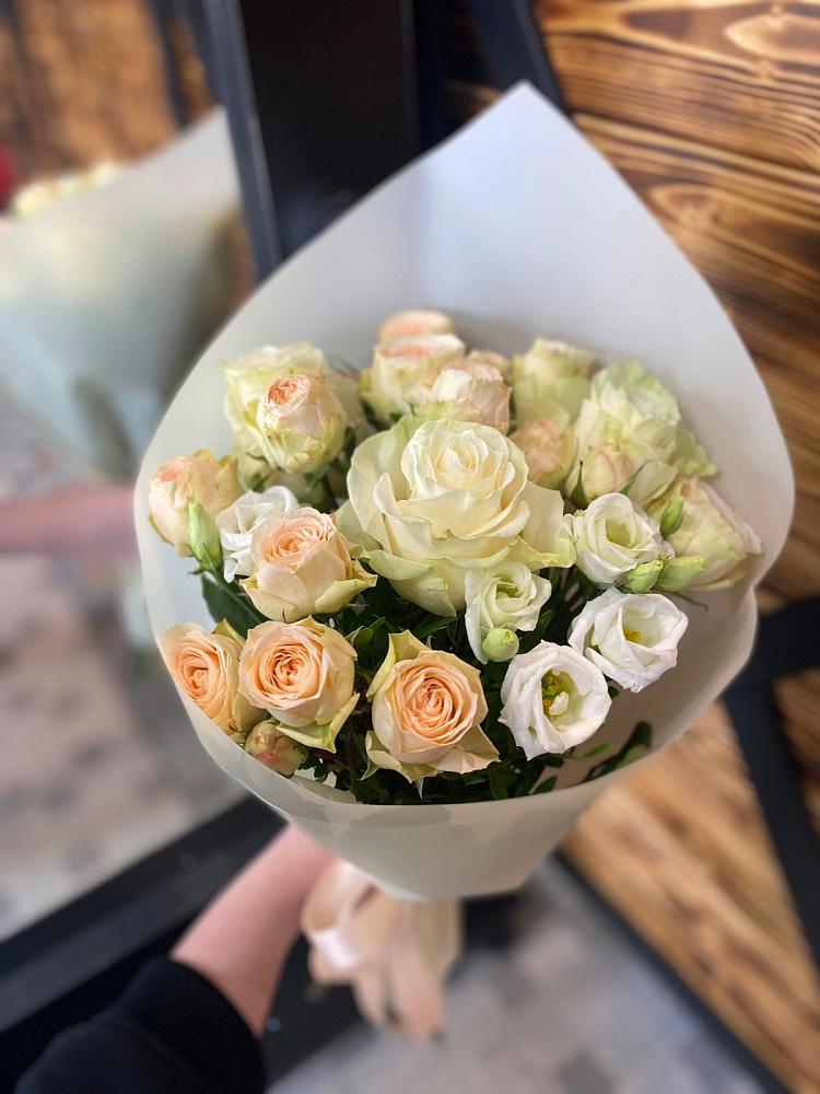 Букет цветов из: Розы и Лизиантусы в Трубичино